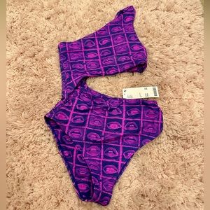 💋 urban outfitters NWT lip print one piece swimsuit